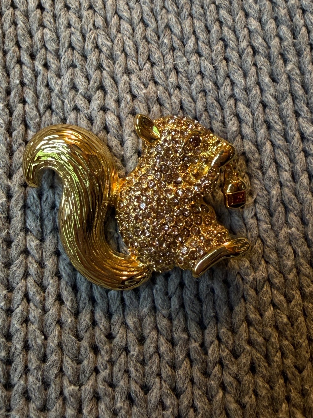 Squirrel Brooche - Picture 2 of 2